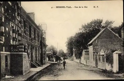 Ak Le Mesnil-au-Val Manche, Rue de la Mer