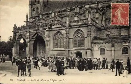 Ak Poissy Yvelines, Sortie de Messe de l'Eglise