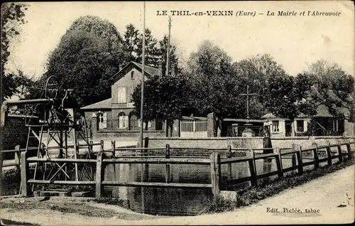 Ak Les Thilliers En Vexin Eure, La Mairie et l'Abreuvoir