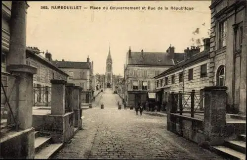 Ak Rambouillet Yvelines, Place du Gouvernement et Rue de le Republique