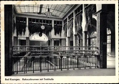 Ak Bad Kissingen Unterfranken Bayern, Rakoczibrunnen mit Trinkhalle