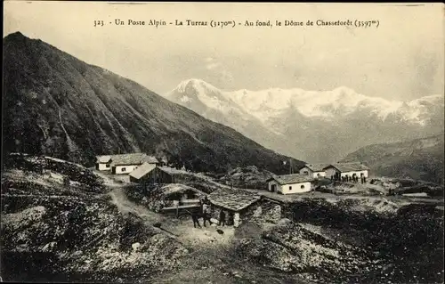 Ak Savoie, La Turraz, Au fond, Le Dome de Chasseforet