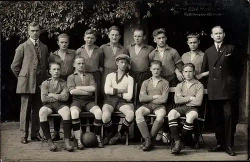 Ak Fürth in Mittelfranken Bayern, Gruppenbild 2. Jugendmannschaft Spvg, Gaumeister 1923/24