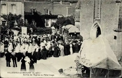 Ak Villedieu en Beauce Loir et Cher, Sortie de l'Église au Pélerinage