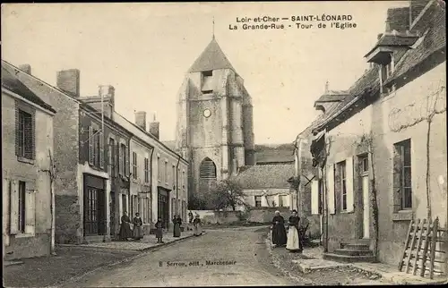 Ak Saint Léonard en Beauce Loir et Cher, La Grand Rue, Tour de l'Eglise