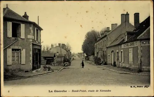 Ak La Guerche Cher, Rond Point, route de Nérondes, fille avec pneu de jeu