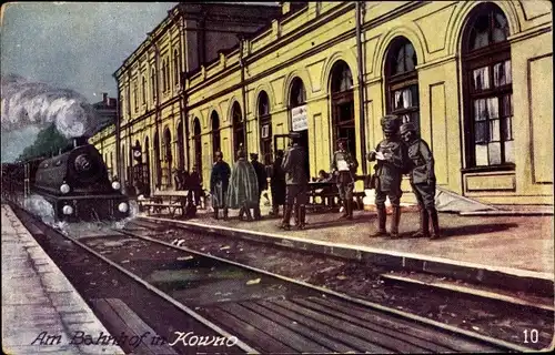 Künstler Ak Kaunas Kowno Kauen Litauen, Bahnhof, Gleisseite, Dampflok