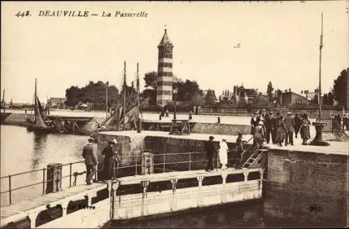 Ak Deauville Calvados, La Passerelle