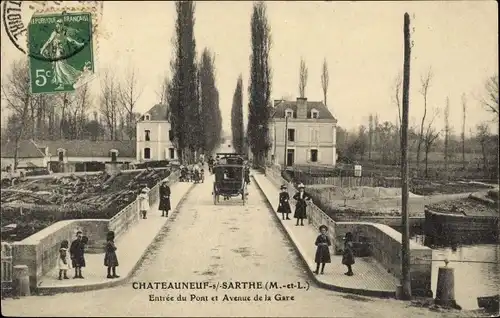 Ak Chateauneuf sur Sarthe Maine-et-Loire, Entree du Pont et Avenue de la Gare