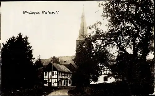 Ak Windhagen Gummersbach im Oberbergischen Kreis, Ortseingang, Kirche