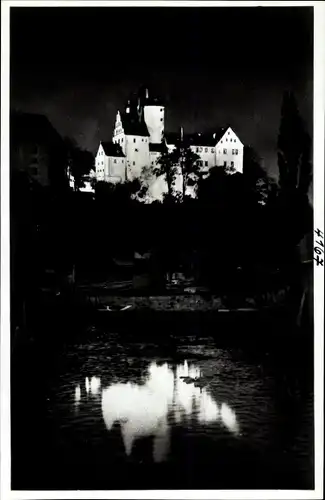 Ak Schwarzenberg im Erzgebirge Sachsen, Schloss beleuchtet bei Nacht