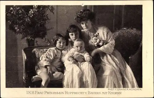 Ak Frau Prinzessin Rupprecht von Bayern mit Kindern
