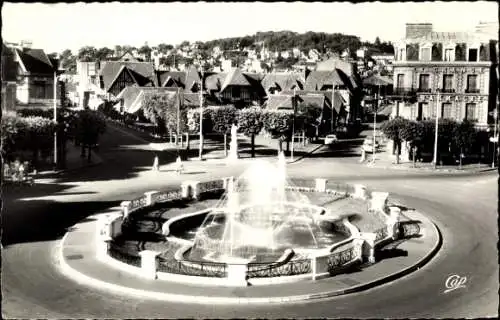 Ak Deauville Calvados, Plage Fleurie, La Place de Morny et la statue du Due de Morny