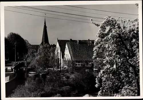 Foto Borstel Jork im Alten Land, Flusspartie, Wohnhäuser, Kirchturm