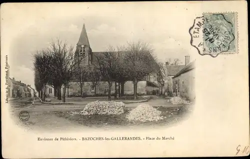 Ak Bazoches les Gallerandes Loiret, Place du Marche