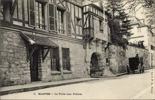 Ak Mantes Yvelines, La Porte aux Pretres