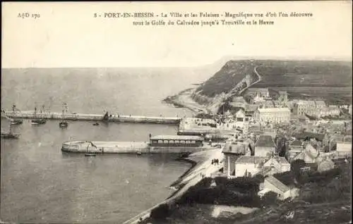 Ak Port en Bessin Calvados, Vue generale, Les Falaises