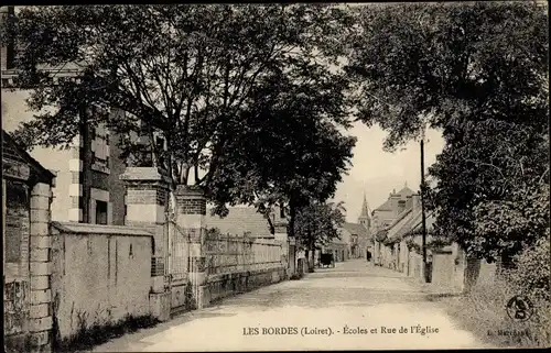 Ak Les Bordes Loiret^, Ecoles et Rue d'Eglise