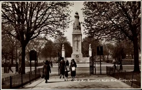 Ak Southampton South East England, War Memorial, Watt's Park