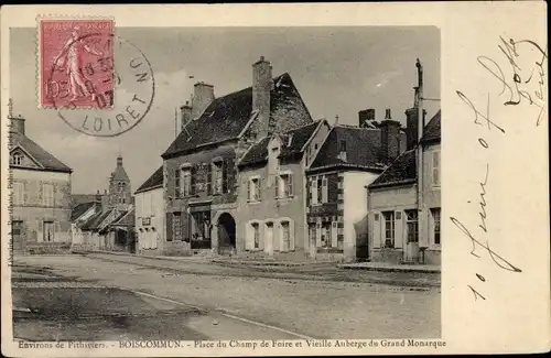 Ak Boiscommun Loiret, Place du Champ de Foire et Vieille Auberge du Grand Monarque