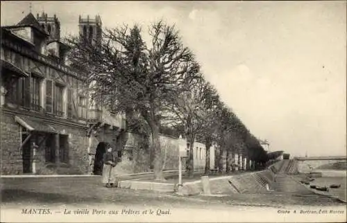 Ak Mantes Yvelines, La vieille Porte aux Pretres et le Quai