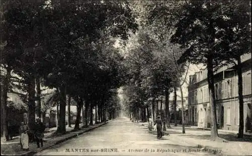 Ak Mantes sur Seine Yvelines, Avenue de la Republique et Route de Resny