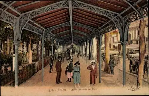 Ak Vichy Allier, Allée couverte du Parc