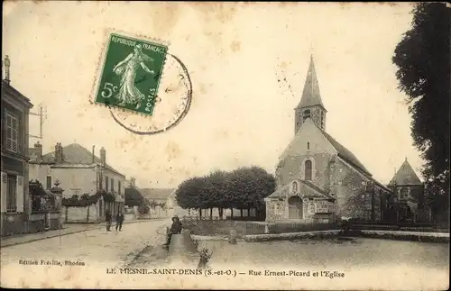 Ak Le Mesnil Saint Denis Yvelines, Rue Ernest Picard et l'Eglise