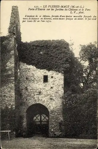 Ak Le Plessis-Macé Maine et Loire, Porte d'Entree sur les Jardins du Chateau