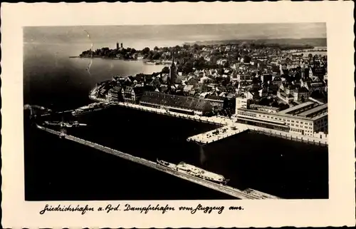 Ak Friedrichshafen am Bodensee, Fliegeraufnahme vom Dampferhafen