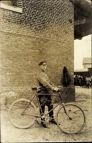 Ak Mann mit Fahrrad