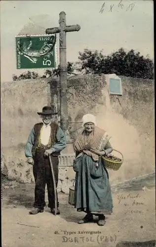 Ak Types Auvergnats, Mann und Frau in Volkstrachten