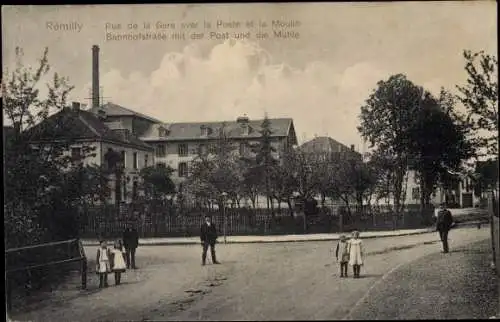 Ak Remilly les Pothées Ardennes, Rue de la Gare avec la Poste et la Moulin