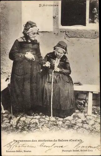 Ak Auvergne, Paysannes des environs de Salers, Cantal, Frauen in Volkstrachten