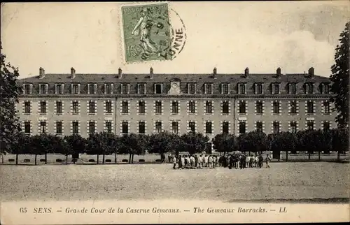 Ak Sens Yonne, Grande Cour de la Caserne Gemeaux, The Gemeaux Barracks