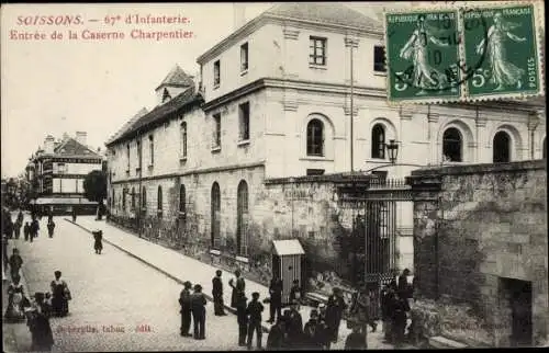 Ak Soissons Aisne, Entrée de la Caserne Charpentier, 67. Infanterie