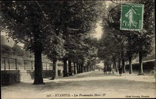 Ak Etampes Essonne, Les Promenades Henri IV