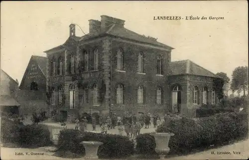 Ak Landelles Calvados, L'Ecole des Garcons