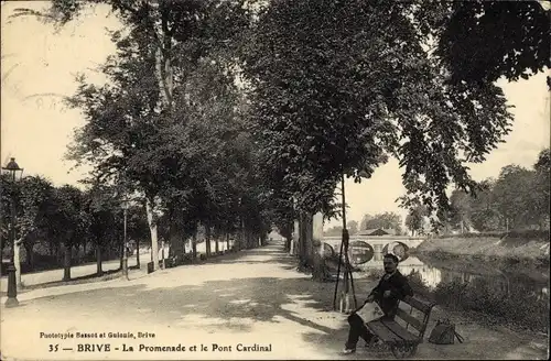 Ak Brive-la-Gaillarde Corrèze, La Promenade et le Pont Cardinal