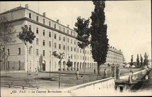 Ak Pau Pyrénées-Atlantiques, La Caserne Bernadotte