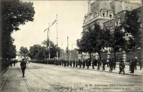 Ak Versailles Yvelines, L'Avenue Thiers et l'Hôtel de Ville, S. M. Alphonse XIII