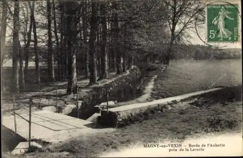 Ak Magny en Vexin Val-d’Oise, Bords de l'Aubette pres de la Laverie