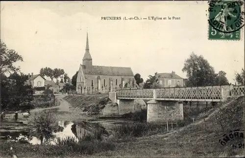 Ak Pruniers Loir et Cher, L'eglise, le pont