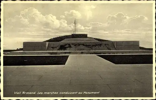 Ak Hartmannswiller Hartmannsweiler Elsass Haut Rhin, Vieil Armand, Les marches conduisant au Monum.