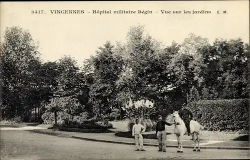 Ak Vincennes Val de Marne, Hopital militaire Begin, Vue sur les jardins, Pferd