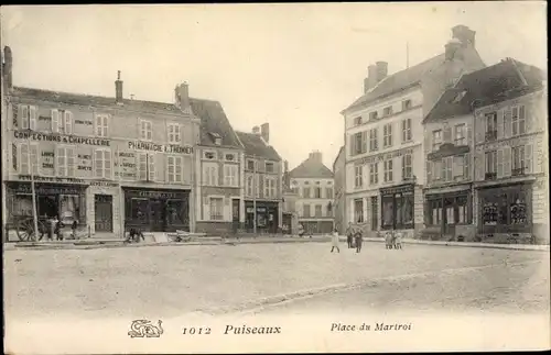 Ak Puiseaux Loiret, Place du Martroi