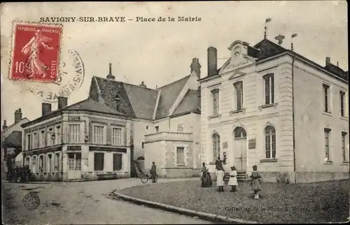 Ak Savigny-sur-Braye Loir et Cher, Place de la Mairie