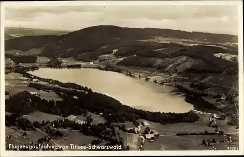 Ak Titisee Neustadt im Breisgau Hochschwarzwald, Fliegeraufnahme, Schwarzwald Hotel am See