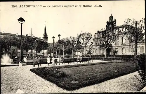 Ak Alfortville Val de Marne, Le nouveau Square et la Mairie