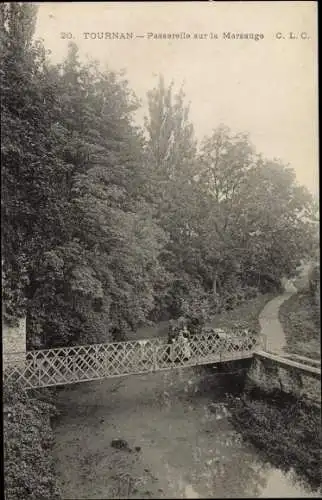 Ak Tournan-en-Brie Seine et Marne, Passerelle sur la Marsauge